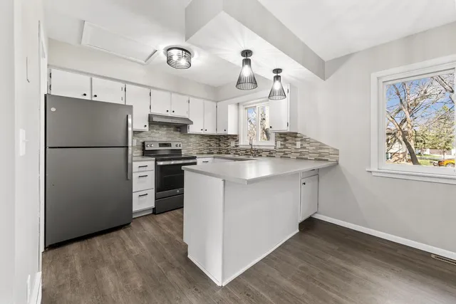 $185,000 | 571 North Montgomery Avenue, Le Center, MN 56057