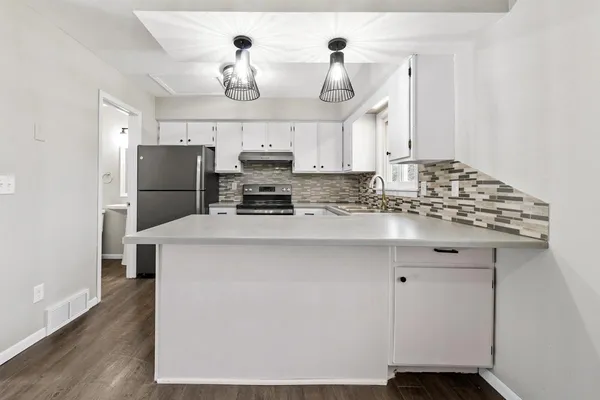 $179,900 | 571 North Montgomery Avenue, Le Center, MN 56057