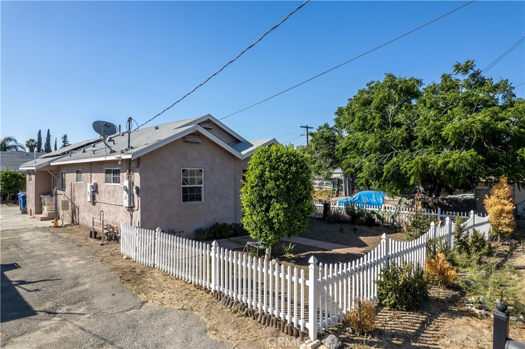 11203 Sheldon Street Sun Valley, CA 91352 - Photo 5 of 57 a view of house and yard