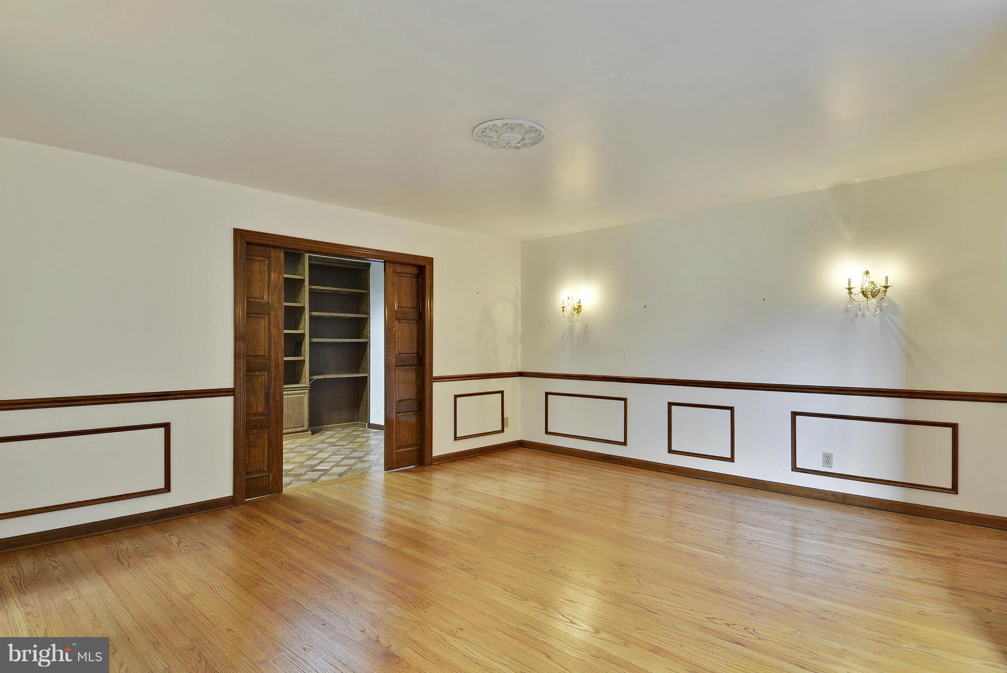 15737 Holly Grove Road Silver Spring, MD 20905 - Photo 11 of 30 Richly appointed living room