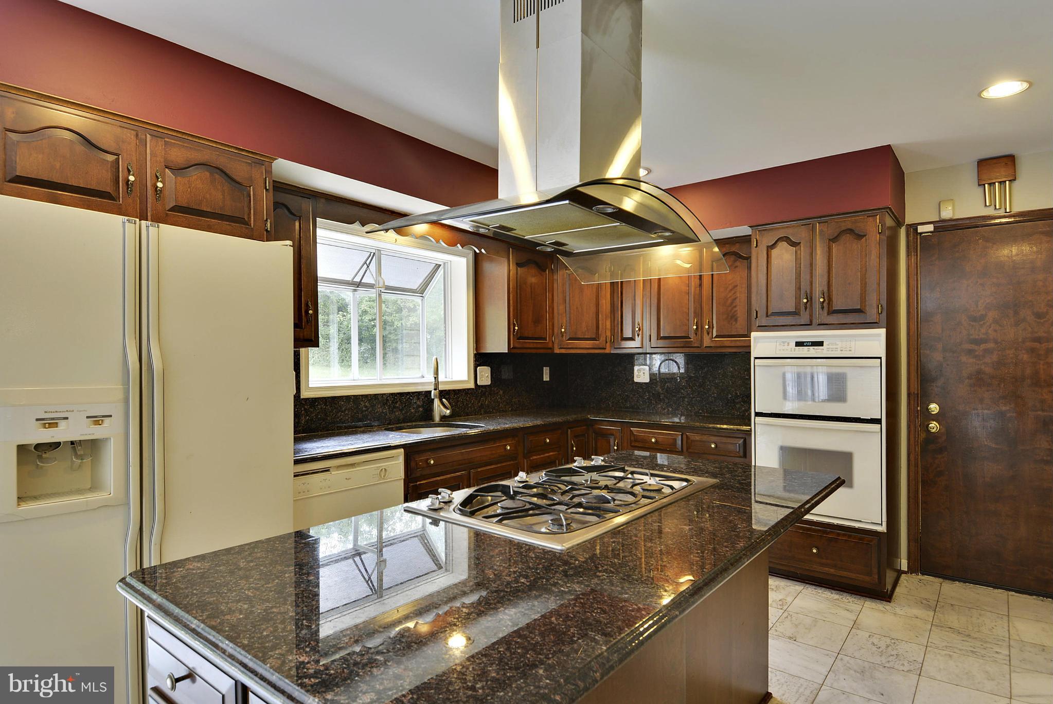 15737 Holly Grove Road Silver Spring, MD 20905 - Photo 16 of 30 Gourmet kitchen w/ centre island, double ovens