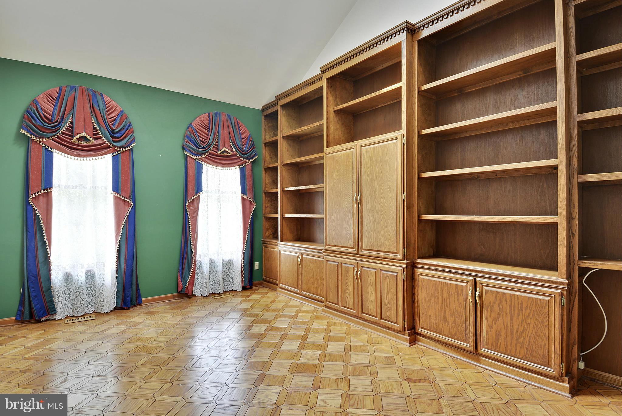 15737 Holly Grove Road Silver Spring, MD 20905 - Photo 3 of 30 Den