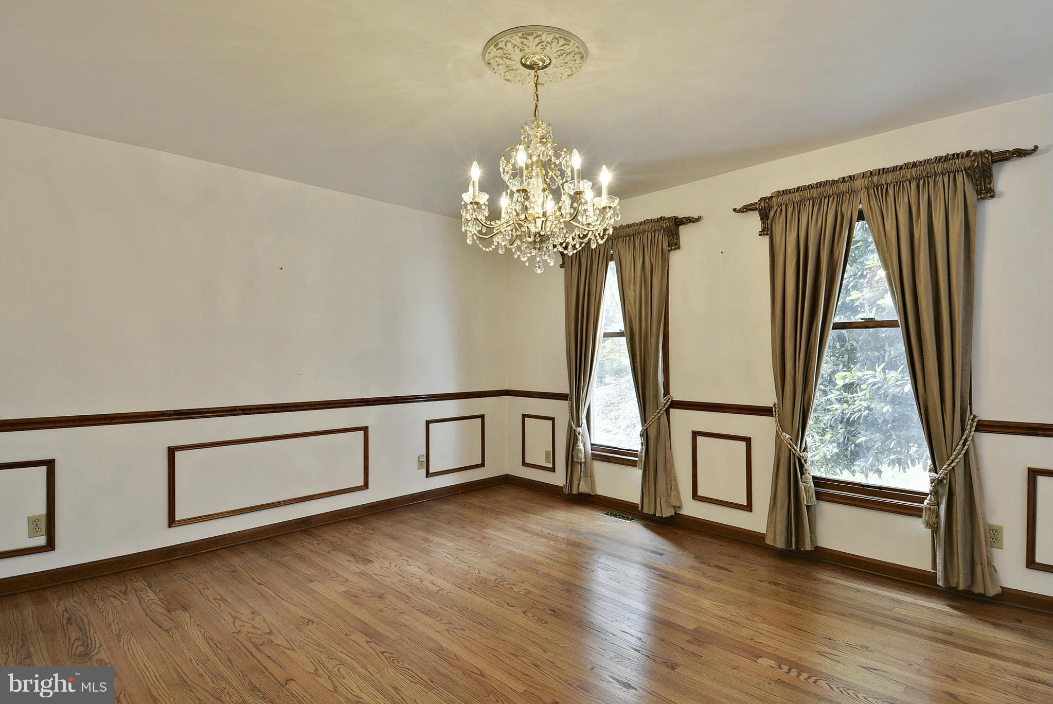 15737 Holly Grove Road Silver Spring, MD 20905 - Photo 8 of 30 Large elegant dining room