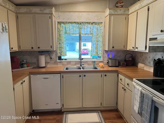 $175,000 | 1076 Royal Palm Drive, Barefoot Bay, FL 32976