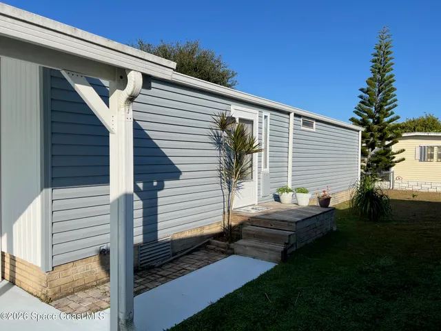 $175,000 | 1076 Royal Palm Drive, Barefoot Bay, FL 32976