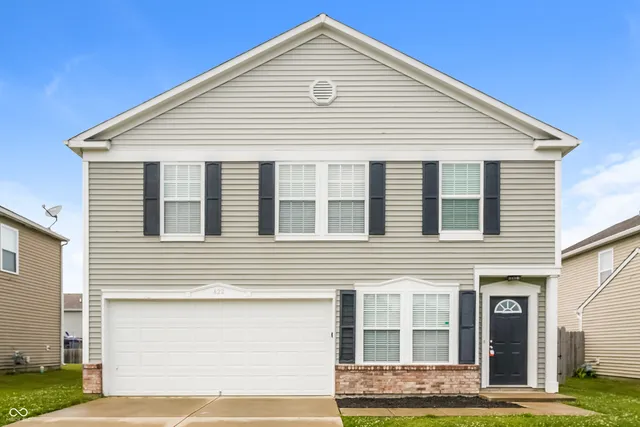 $1,805 | 622 Greenway Street, Greenwood, IN 46143