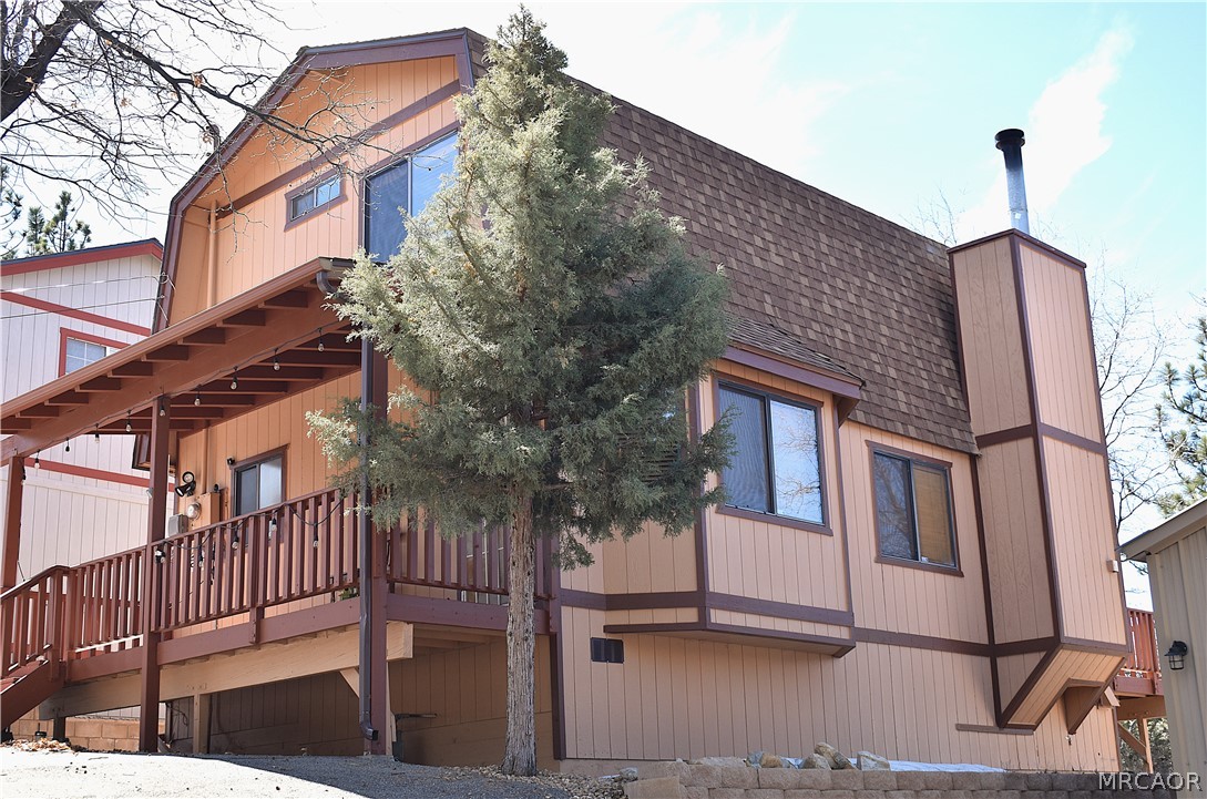 442 Inyo Avenue Sugarloaf, CA 92386 - Photo 2 of 36 a front view of a house with a tree