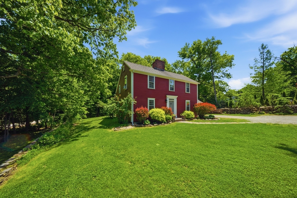 46 Willard Road Sturbridge, MA 01566 - Photo 2 of 26 Gallery Image 2