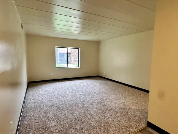 $875 | 210 Electric Avenue, Unit B1, East Pittsburgh, PA 15112