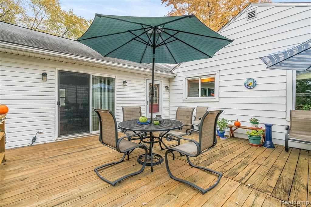 6243 Denton Road Belleville, MI 48111 - Photo 4 of 47