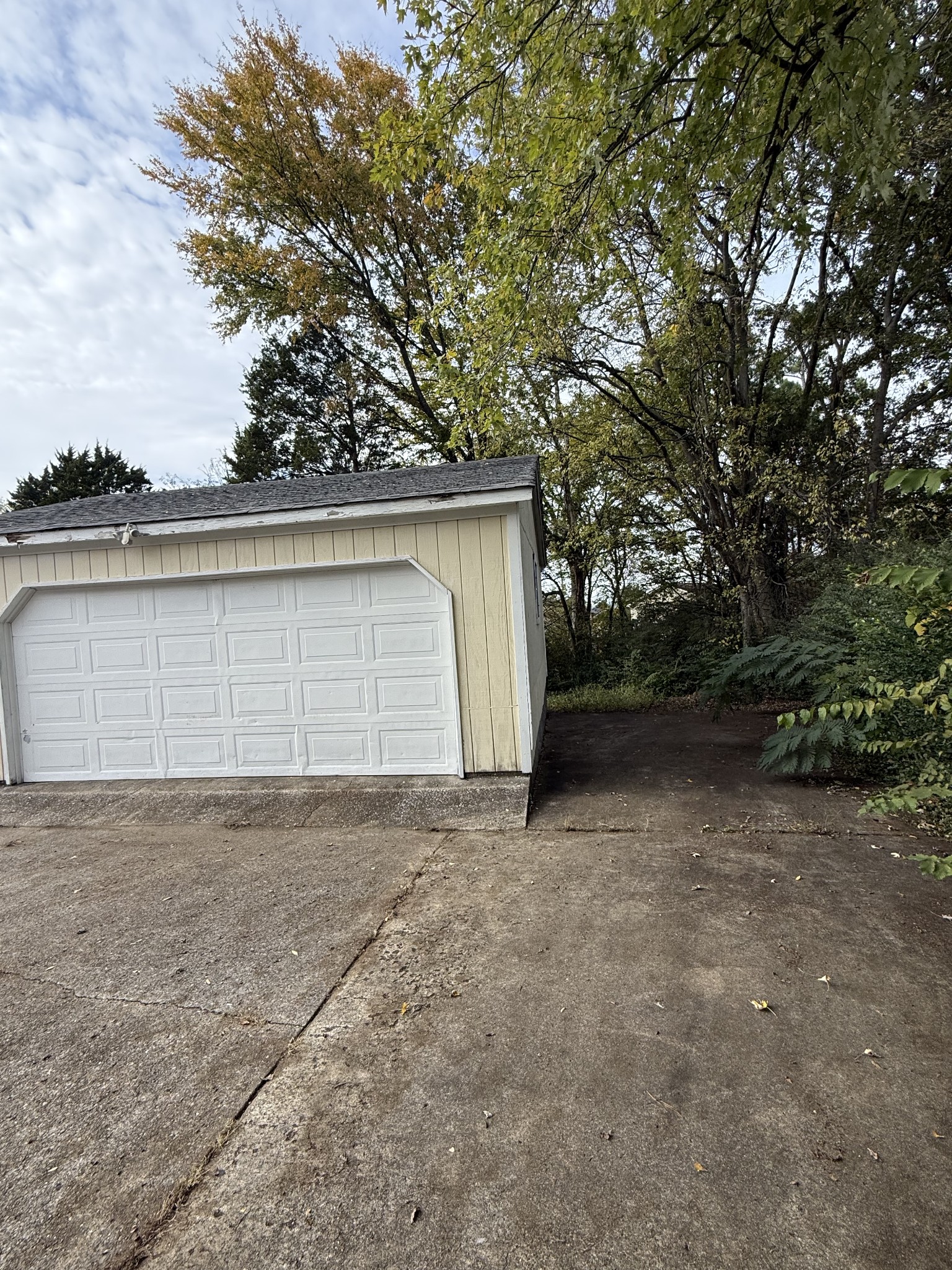 3308 Shakertown Road Antioch, TN 37013 - Photo 27 of 28 a backyard of a house