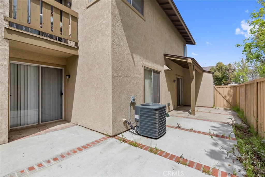 86 Clearbrook, Unit 33 Irvine, CA 92614 - Photo 12 of 20 a backyard of a house with table and chairs
