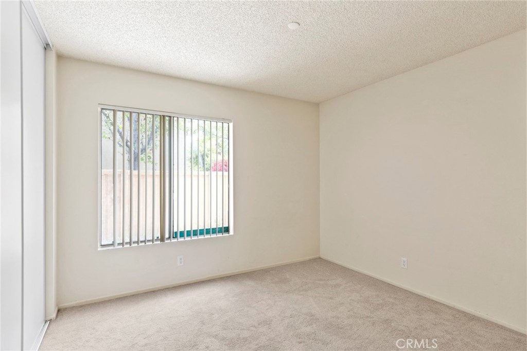 86 Clearbrook, Unit 33 Irvine, CA 92614 - Photo 13 of 20 an empty room with windows
