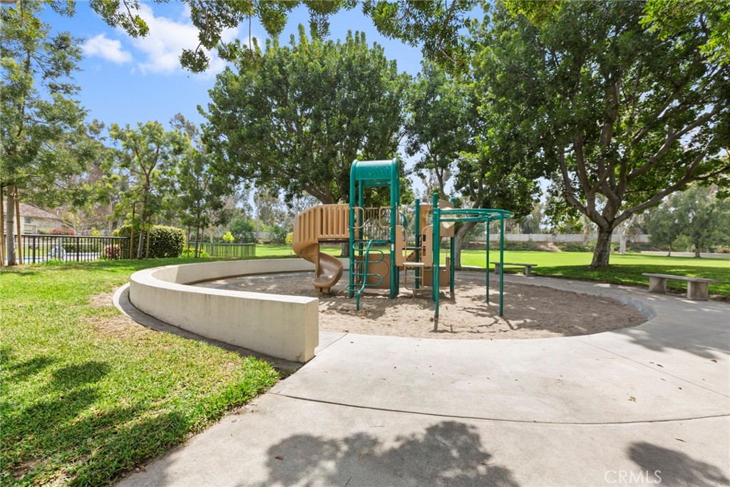 86 Clearbrook, Unit 33 Irvine, CA 92614 - Photo 20 of 20 a view of a park with tree s