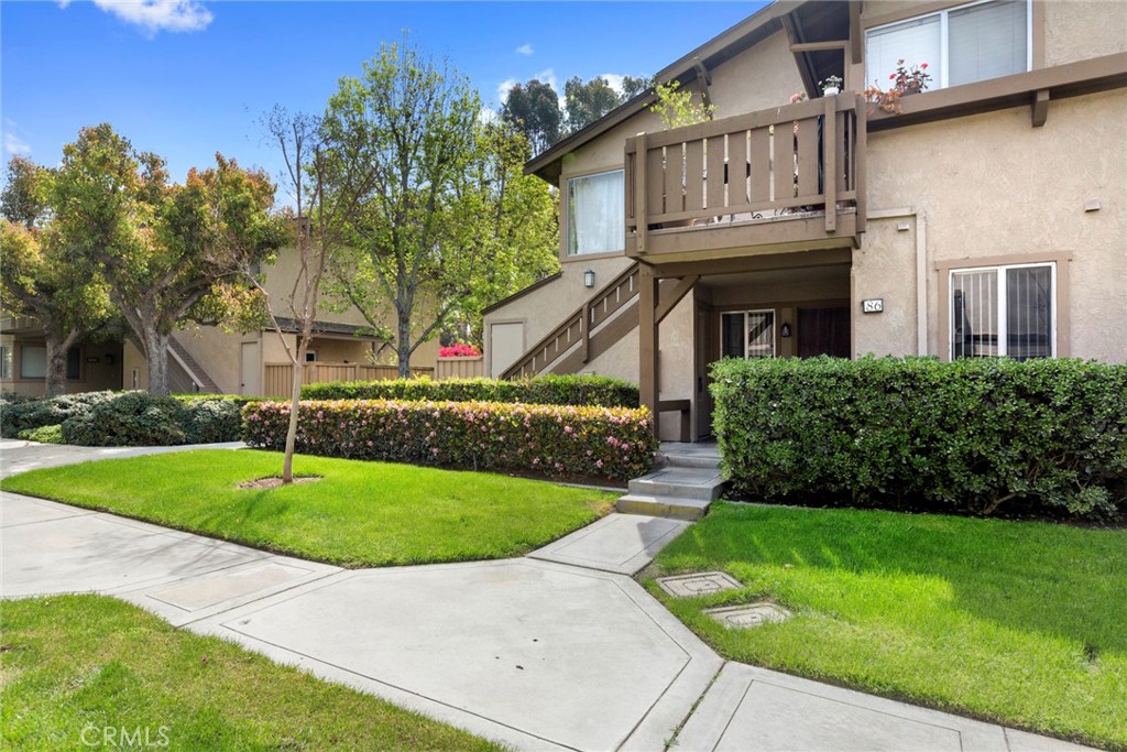 86 Clearbrook, Unit 33 Irvine, CA 92614 - Photo 3 of 20 a view of outdoor space yard and deck