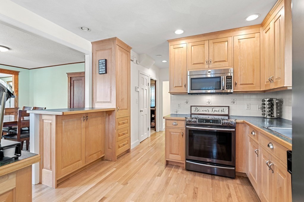 10 Milton Road Danvers, MA 01923 - Photo 7 of 25