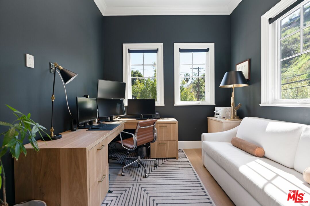 12090 Chalon Road Los Angeles, CA 90049 - Photo 15 of 47 Gallery Image 15