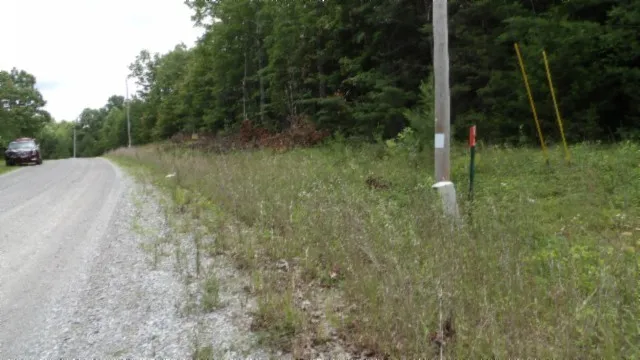 a black and white photo of a screen