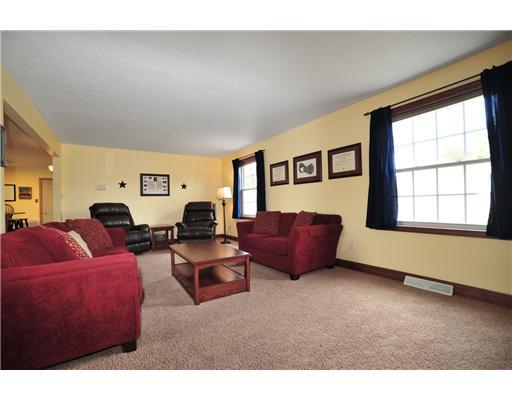 102 Ruth Lane Valencia, PA 16059 - Photo 3 of 14 Living Room.