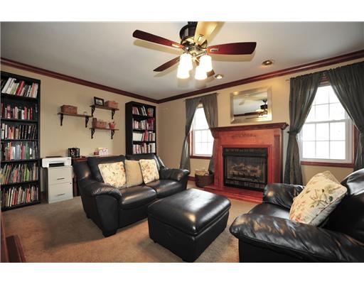 102 Ruth Lane Valencia, PA 16059 - Photo 5 of 14 Family Room.