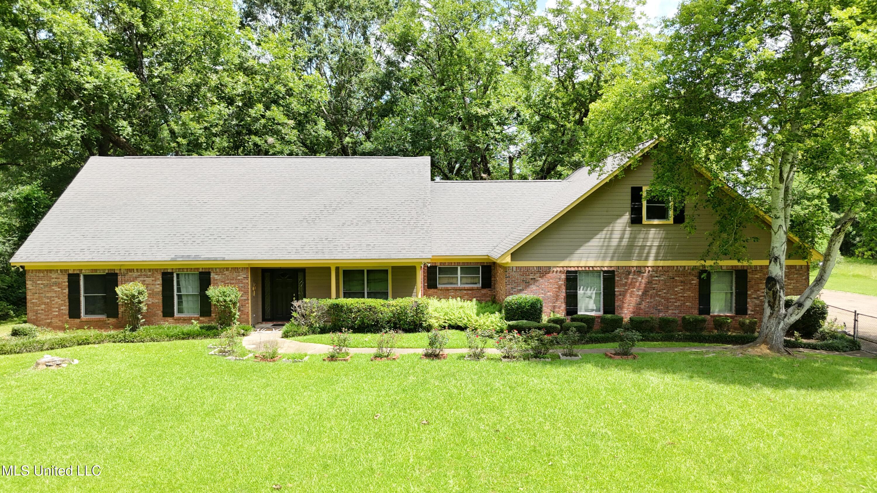 1920 West County Line Road Ridgeland, MS 39157 - Photo 1 of 30 DJI_20250630114354_0133_D