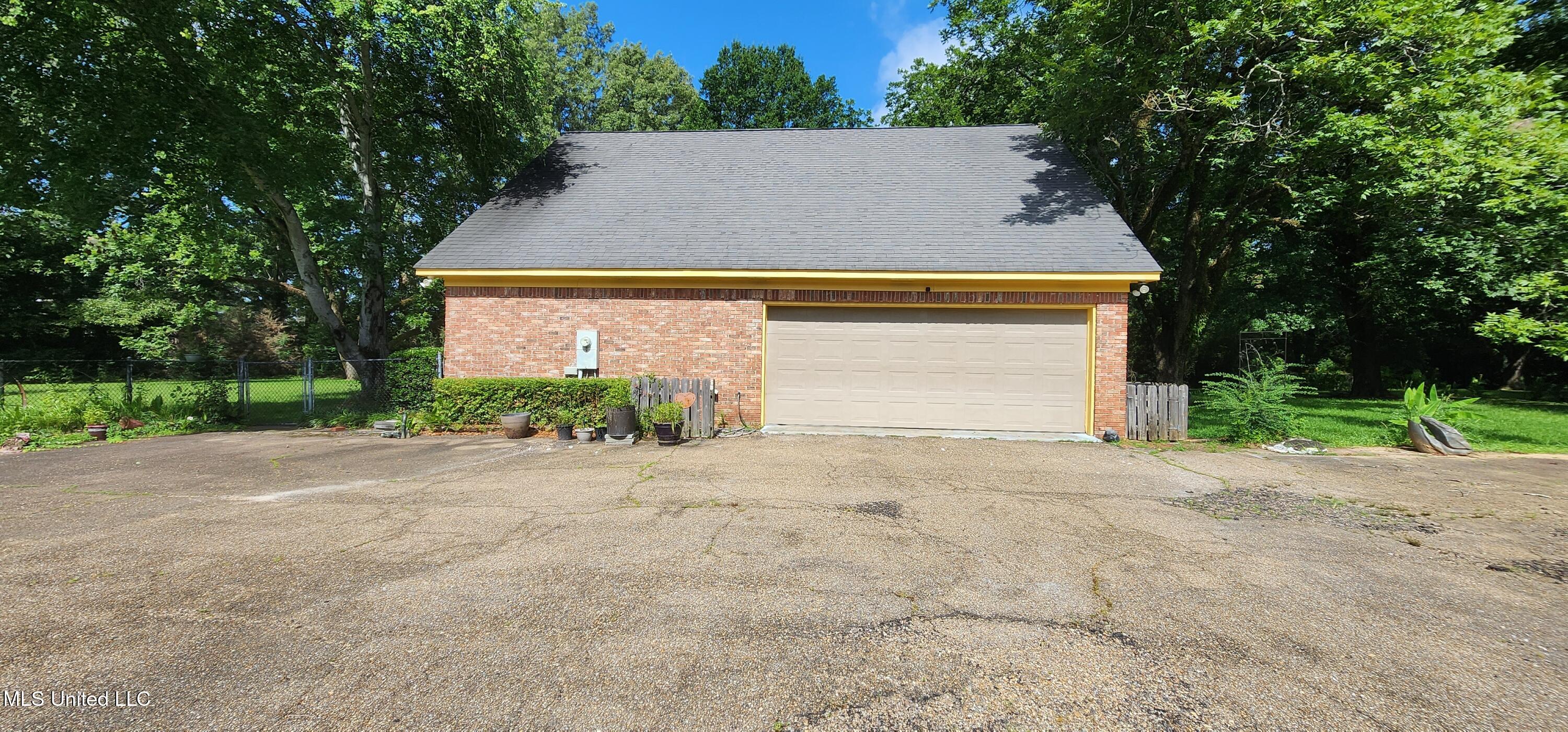 1920 West County Line Road Ridgeland, MS 39157 - Photo 5 of 30 20250630_100555