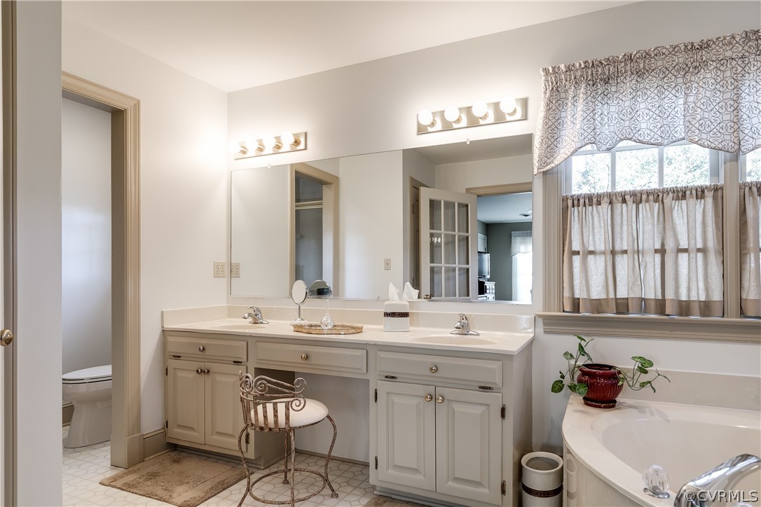 538 Courthouse Road Richmond, VA 23236 - Photo 15 of 24 a bathroom with a sink vanity tub and a mirror