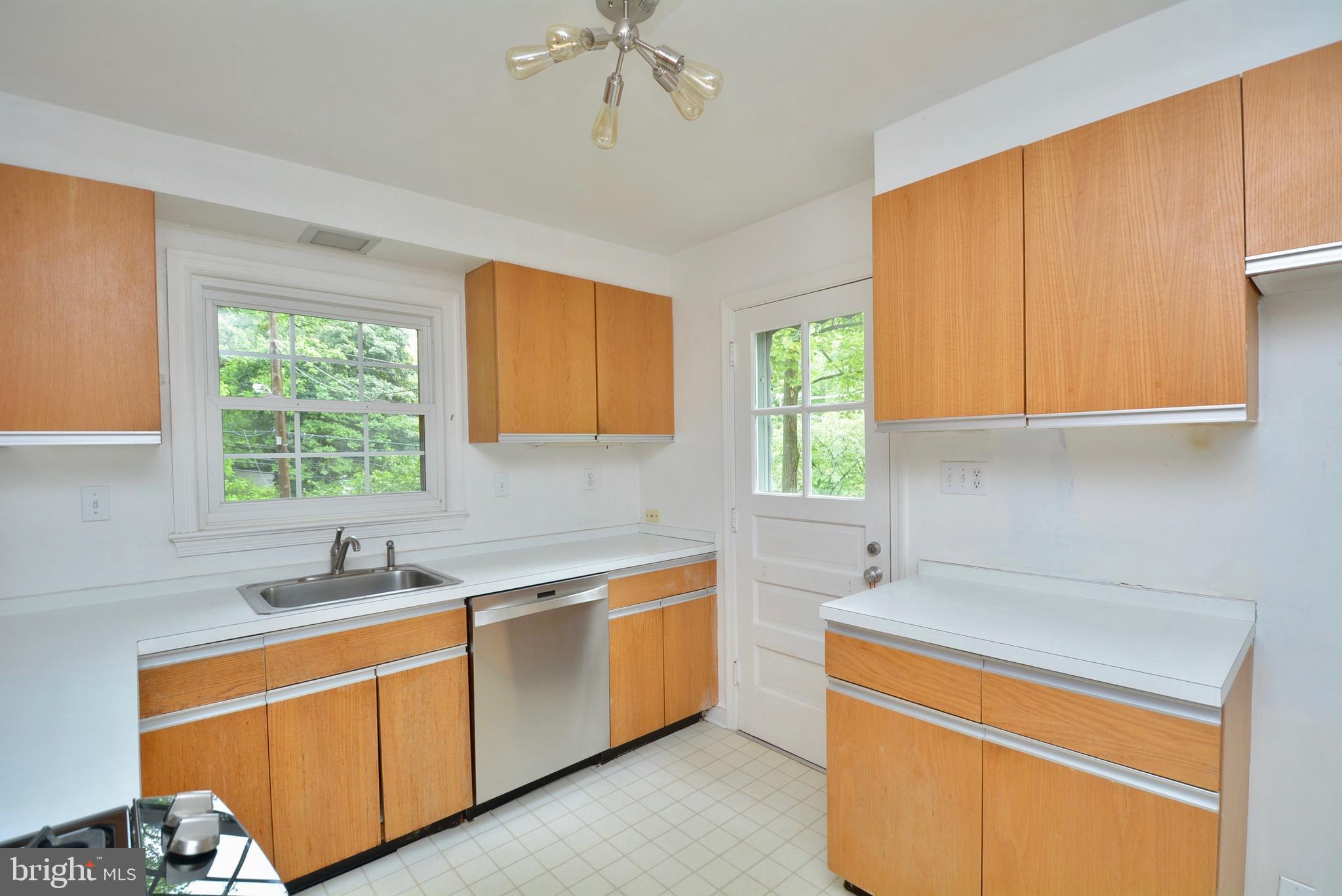 3006 Military Road Arlington, VA 22207 - Photo 7 of 20