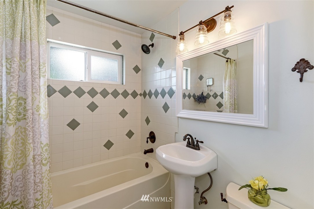 808 Electron Way Fircrest, WA 98466 - Photo 10 of 20 a bathroom with a sink a mirror and a bathtub