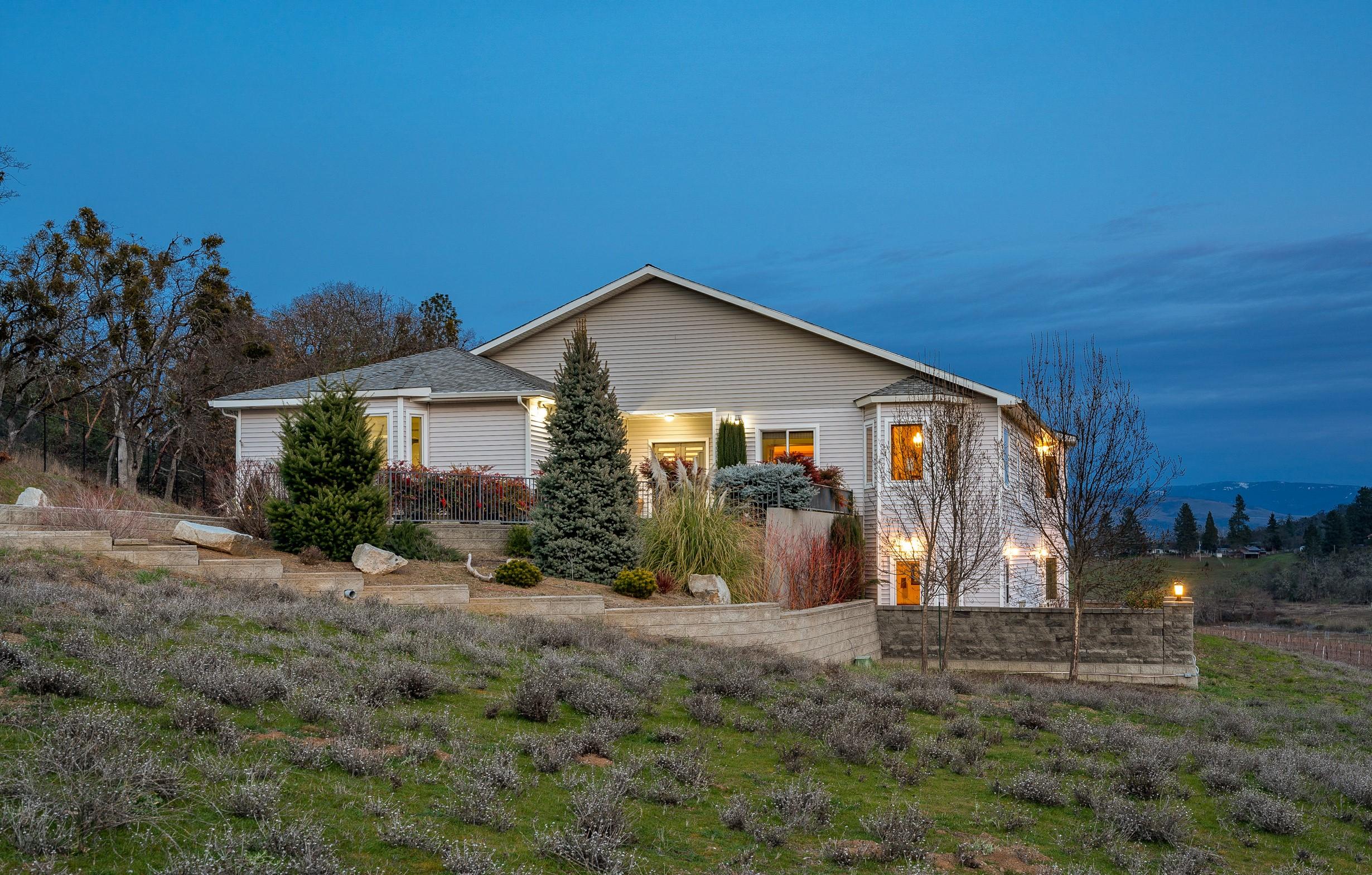 3578 Pioneer Road Medford, OR 97501 - Photo 10 of 46 Copy of 0 (8a)