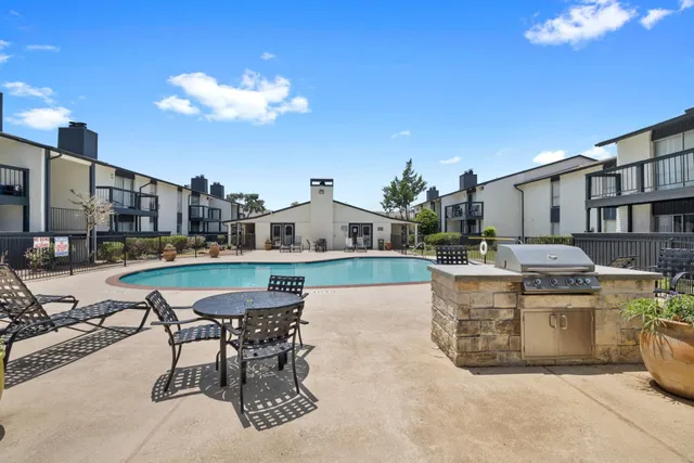 $890 | 10101 Forum Park Drive, Unit 2031, Houston, TX 77036