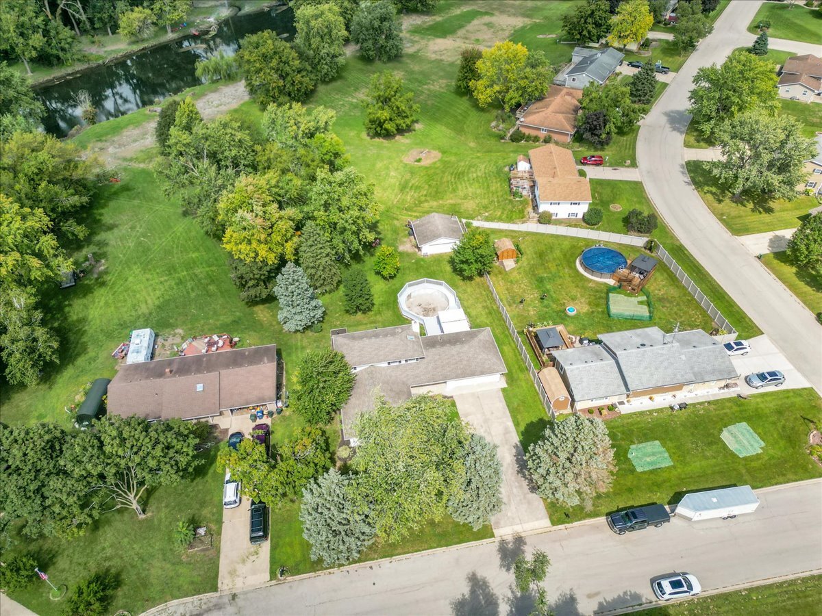 25734 Hickory Court Minooka, IL 60447 - Photo 28 of 35 an aerial view of residential house with outdoor space and street view