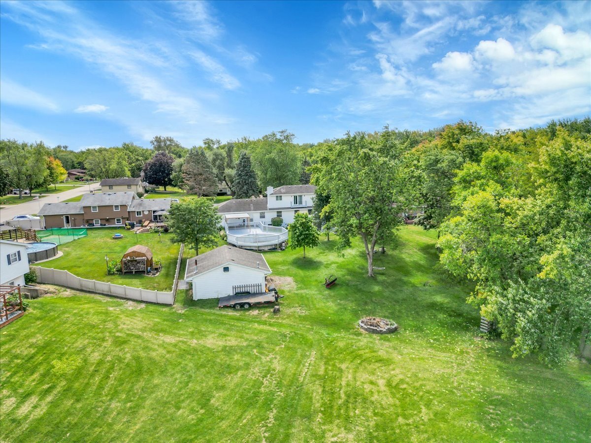 25734 Hickory Court Minooka, IL 60447 - Photo 30 of 35 a view of a garden with lawn chairs and large trees
