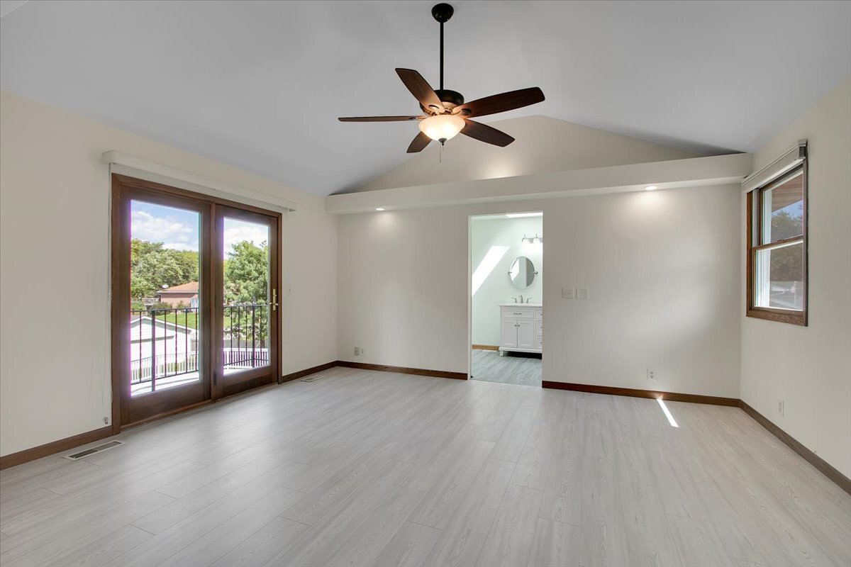 25734 Hickory Court Minooka, IL 60447 - Photo 10 of 35 a view of a livingroom with wooden floor and a ceiling fan