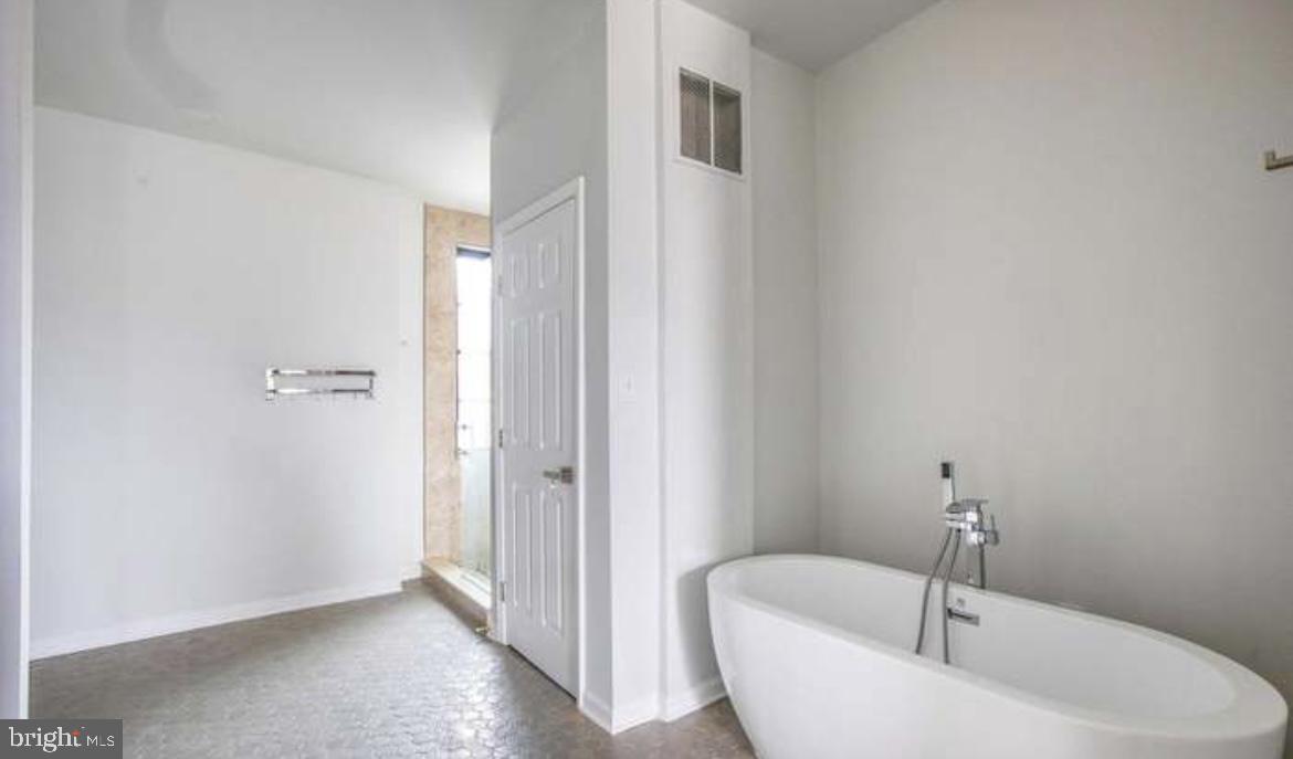 815 North Calhoun Street Baltimore, MD 21217 - Photo 15 of 38 a bathroom with a bathtub and shower