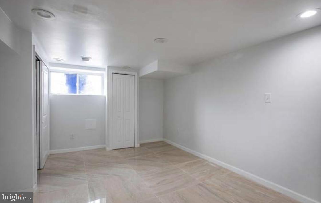 815 North Calhoun Street Baltimore, MD 21217 - Photo 34 of 38 an empty room with windows and closet