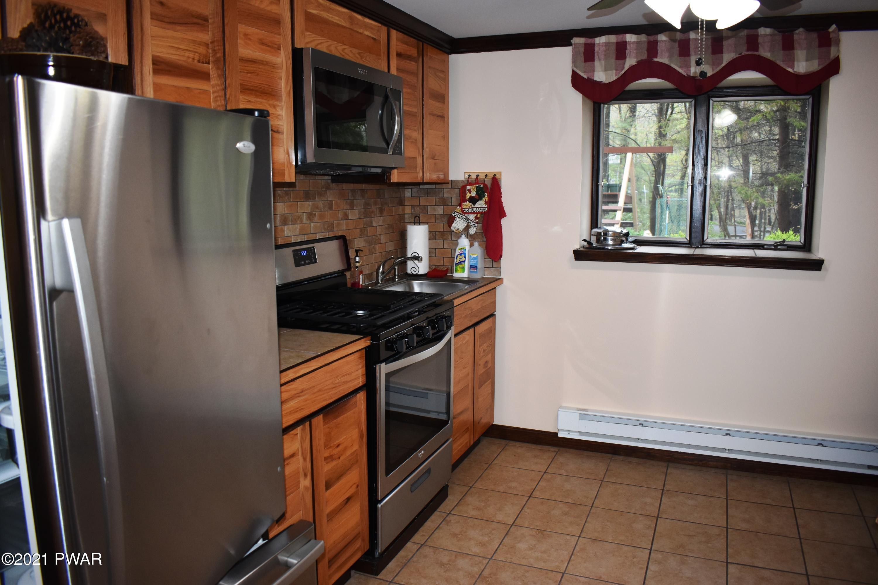 420 Maple Ridge Drive Hawley, PA 18428 - Photo 8 of 69 kitchen