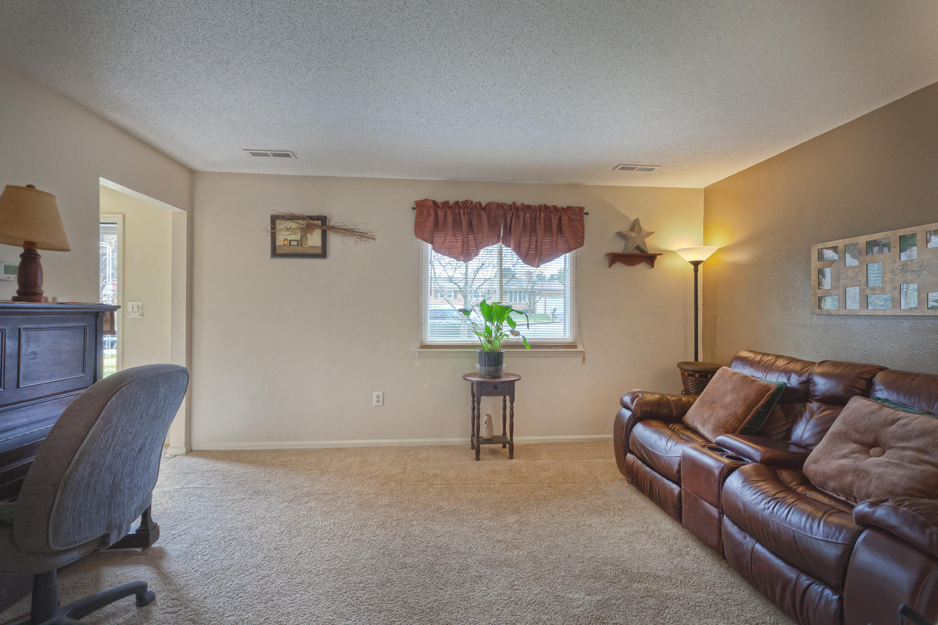 5923 Dairy Road Roanoke, VA 24019 - Photo 2 of 32 Den