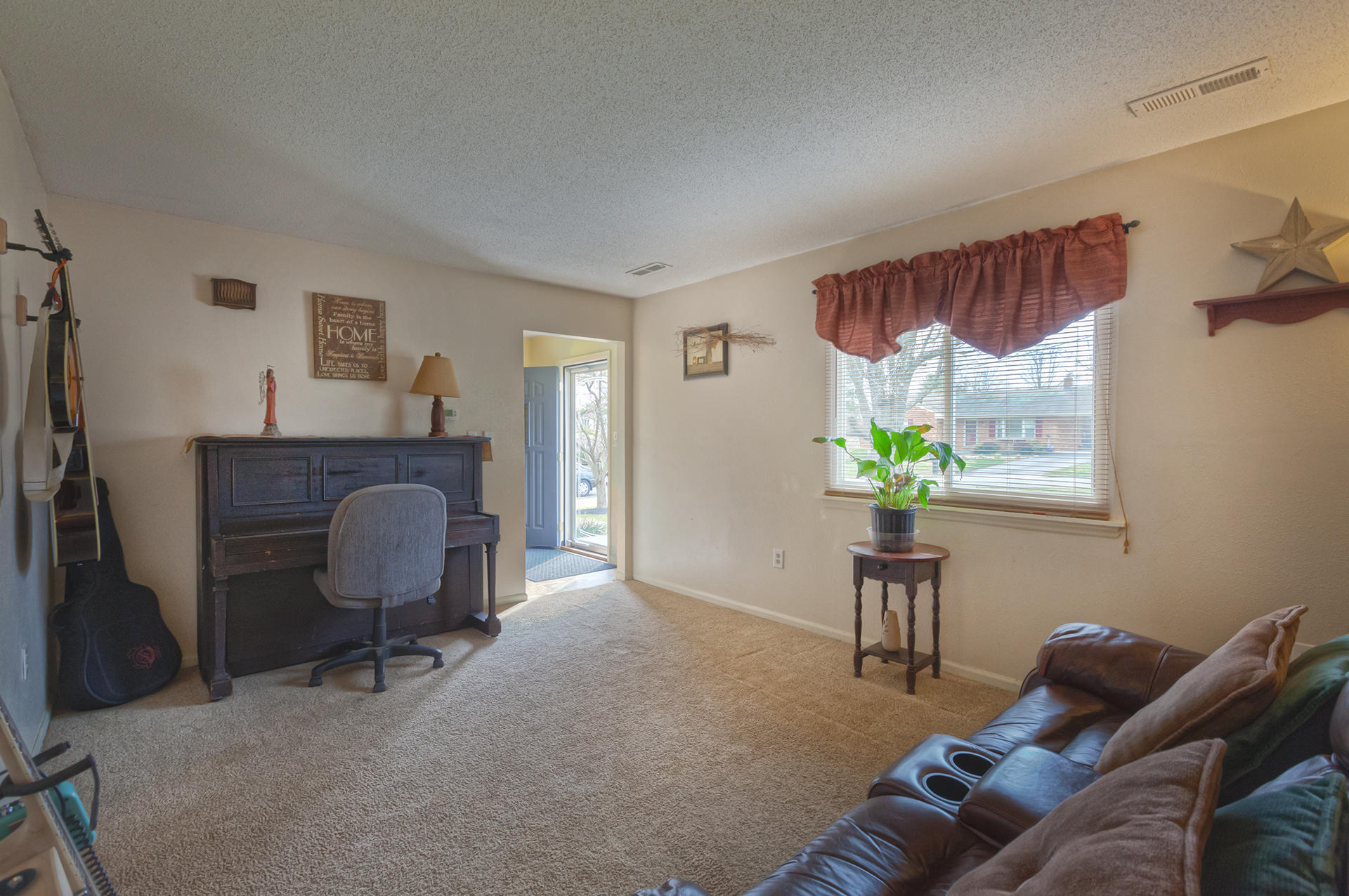 5923 Dairy Road Roanoke, VA 24019 - Photo 3 of 32 Den