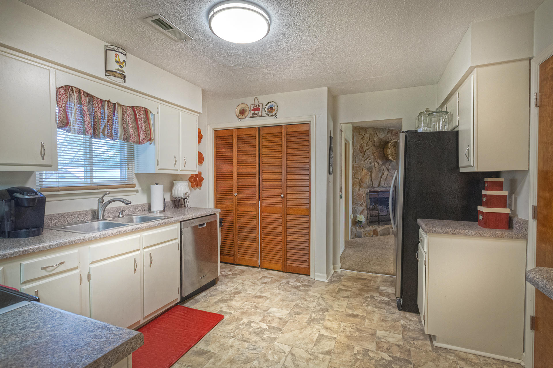 5923 Dairy Road Roanoke, VA 24019 - Photo 6 of 32 Kitchen