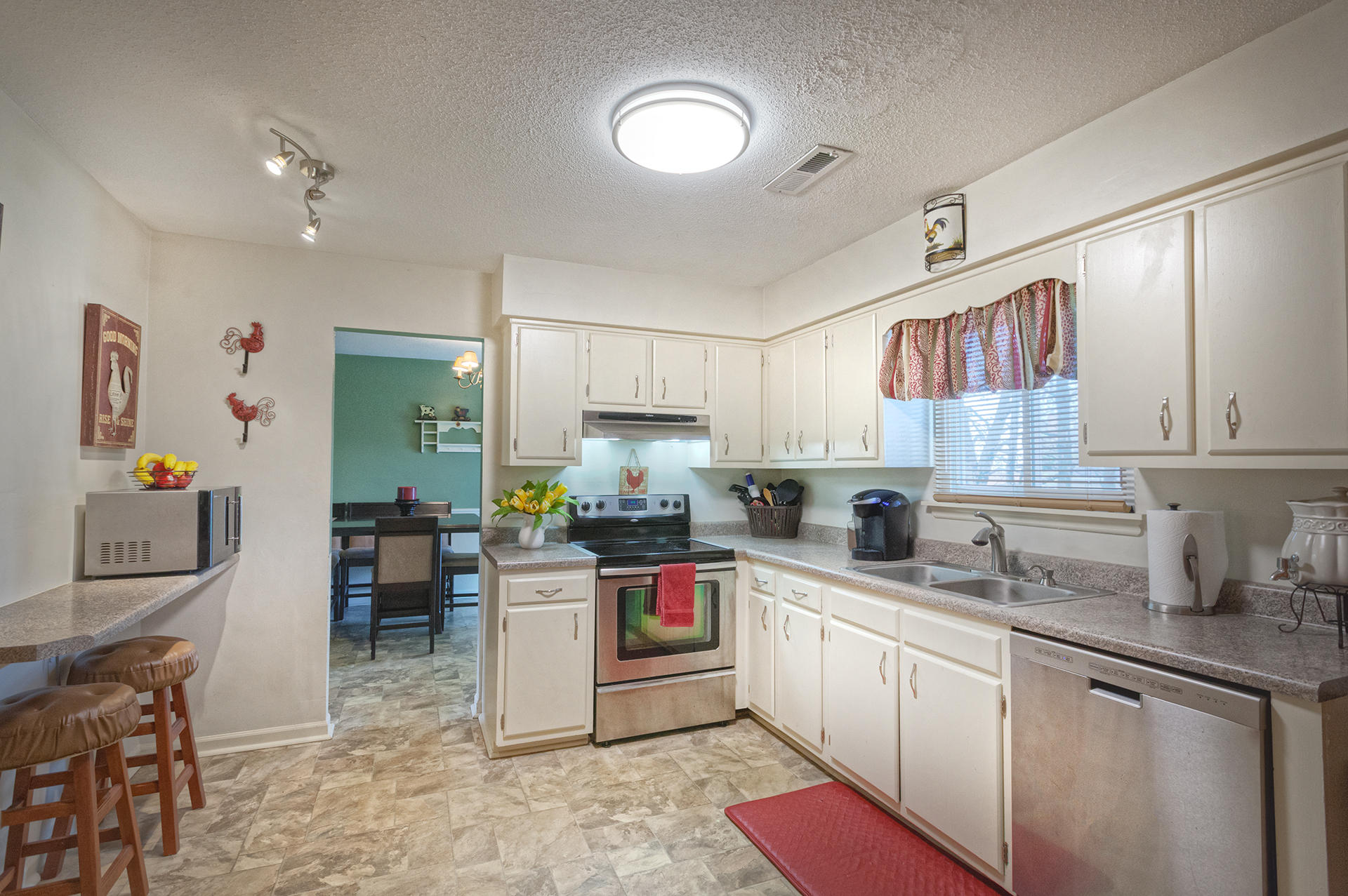 5923 Dairy Road Roanoke, VA 24019 - Photo 7 of 32 Kitchen to Dining Room