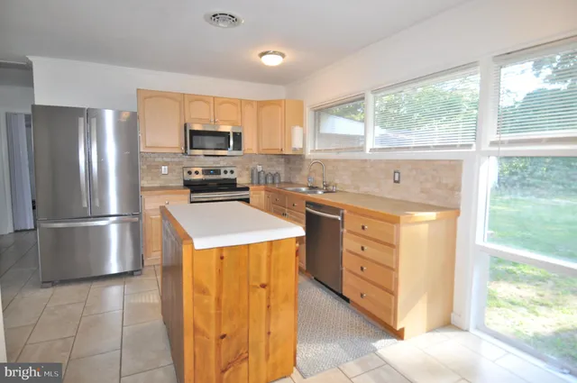 $300,000 | 18 Greenway Avenue, Pocomoke City, MD 21851