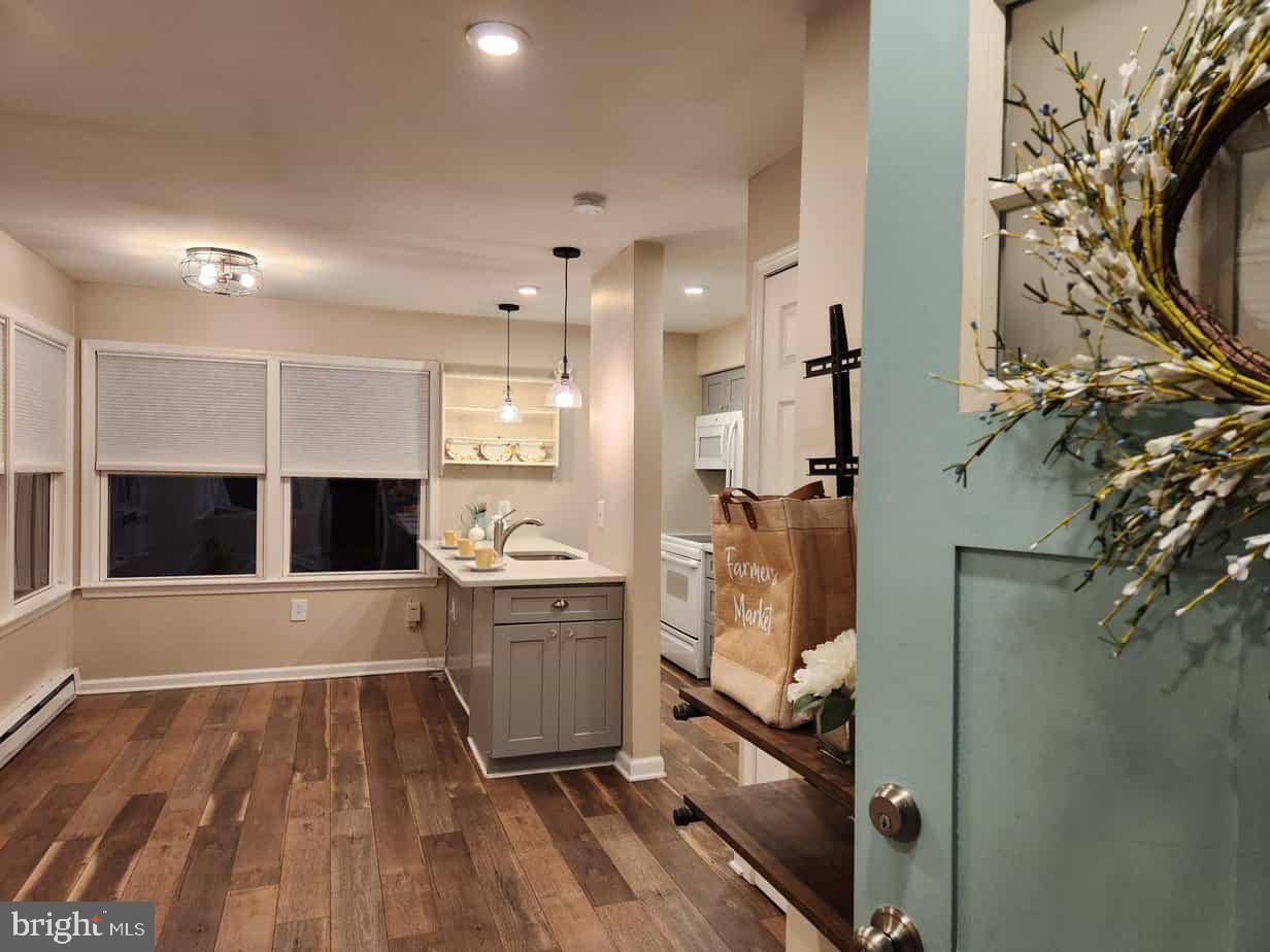 1211 Shesley Road Edgewater, MD 21037 - Photo 5 of 17 Living room