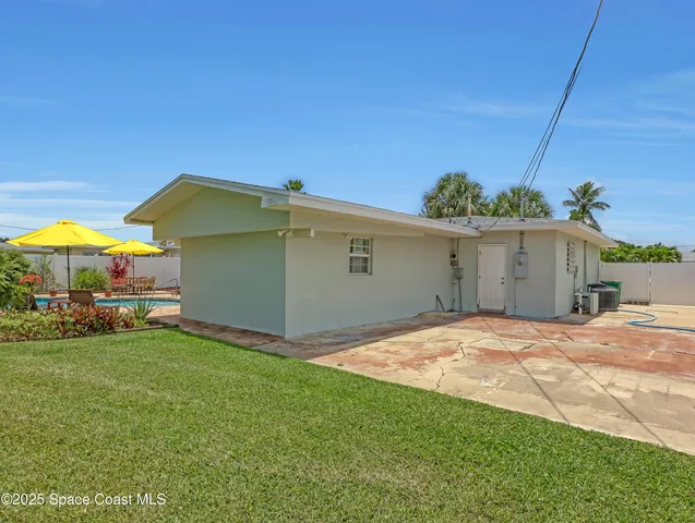a view of a backyard of the house