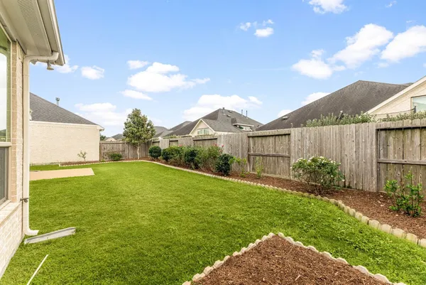 a view of back yard of the house