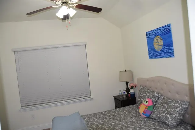 a view of livingroom with furniture