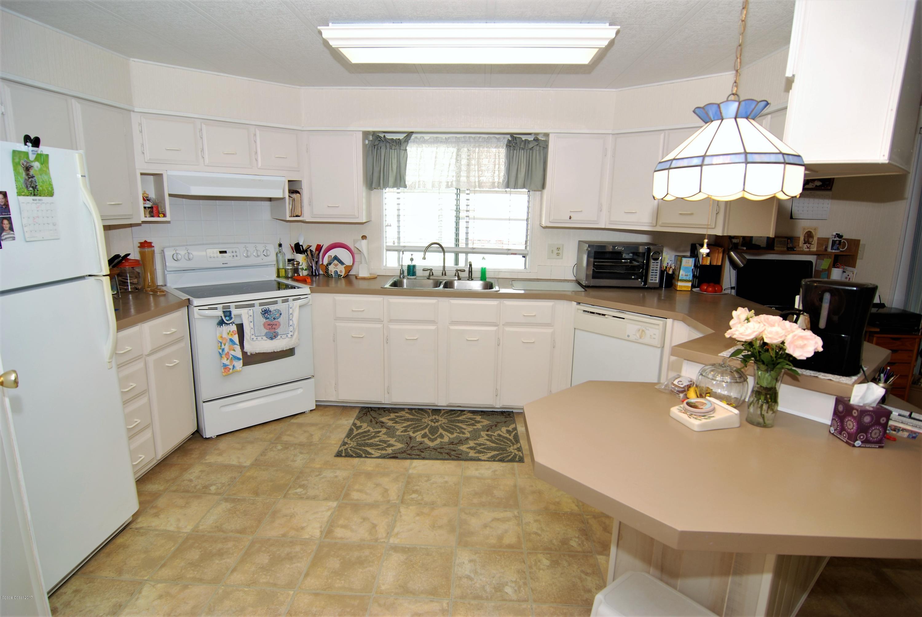1788 Mango Street Northeast Palm Bay, FL 32905 - Photo 2 of 16 Kitchen