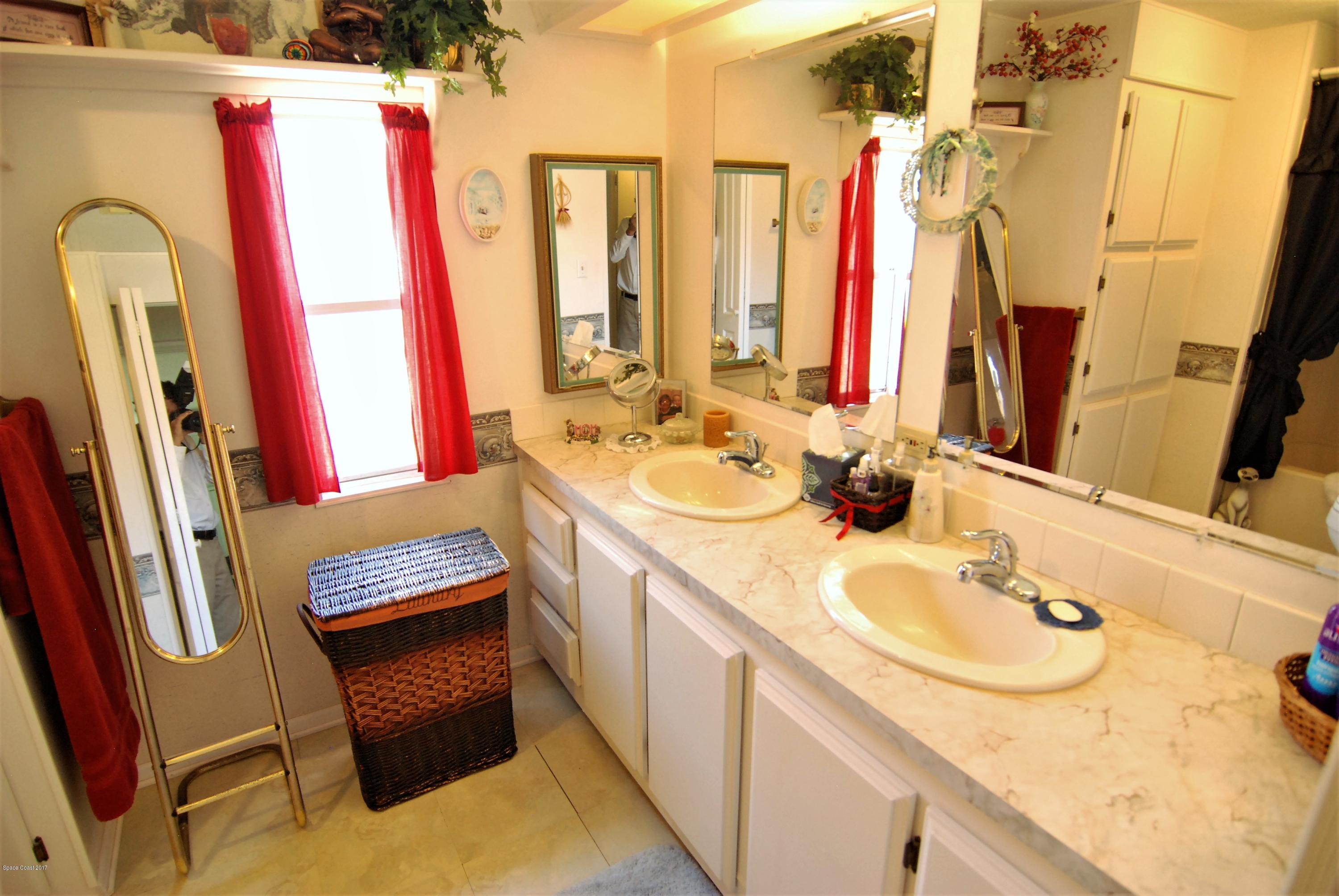1788 Mango Street Northeast Palm Bay, FL 32905 - Photo 8 of 16 Master Bathroom