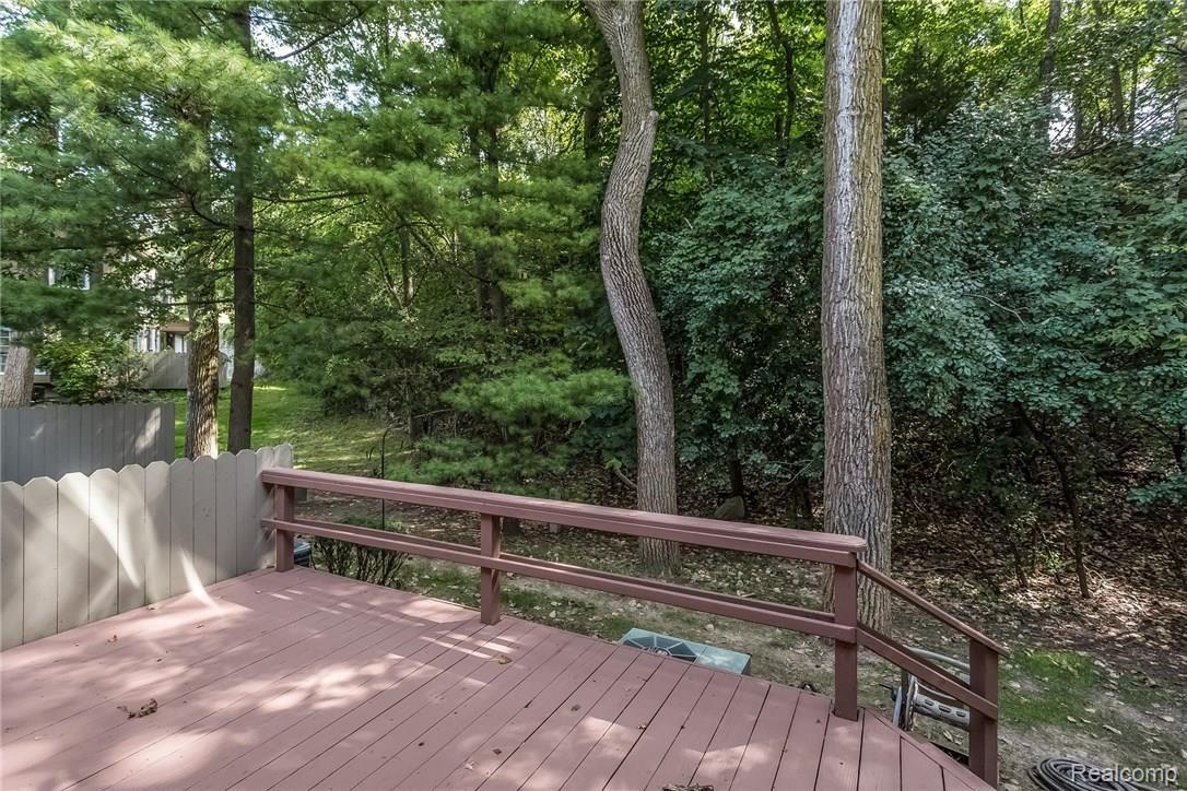 1270 Kings Cove Court Rochester, MI 48306 - Photo 27 of 32 028-Deck-4769737-medium.jpg