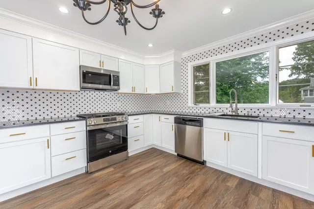 $412,500 | 8 Bonnie Lane, Waterbury, CT 06705